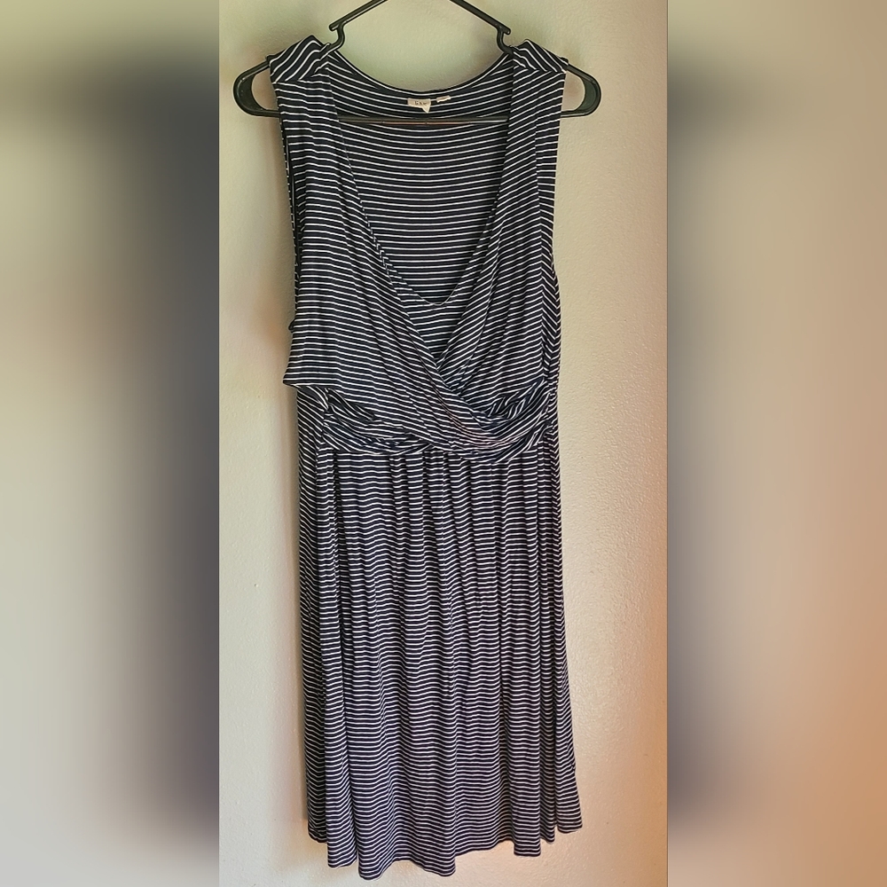 GAP sleeveless maternity dress with nursing privacy panels Size large